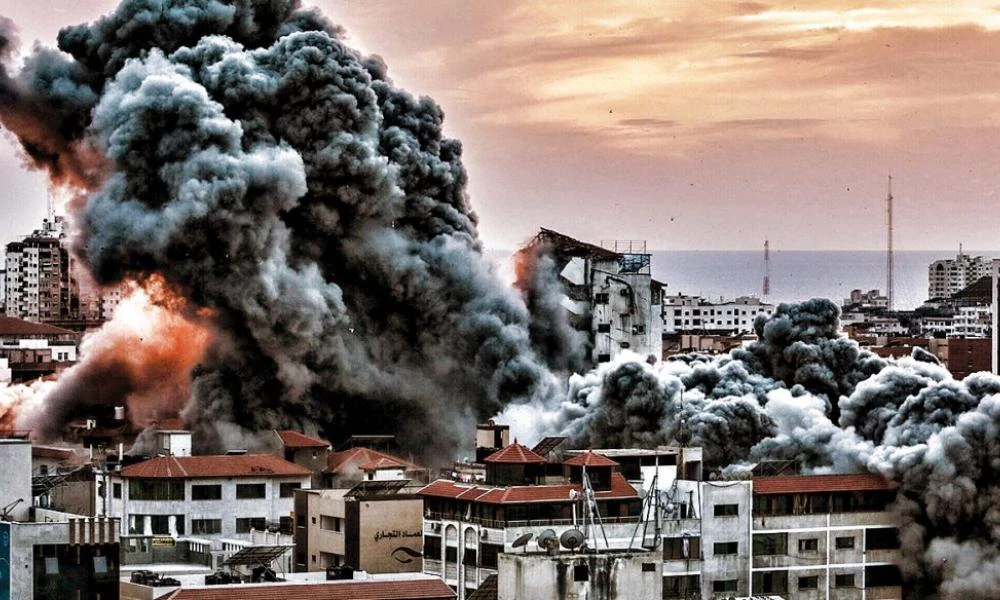 Συγκλονίζει η μαρτυρία Έλληνα της Γάζας: «Βομβαρδίζουν κόσμο που περιμένει στην ουρά για ένα κομμάτι ψωμί»